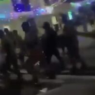 Una persona resulta herida, tras agentes policiales dispersar un “ teteo” con gas pimienta en Santiago