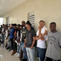 Policía detiene varias personas por desorden en la vía pública de Bayaguana