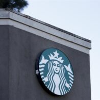 Trabajadores de Starbucks se van a la huelga en tres grandes ciudades de EE.UU.