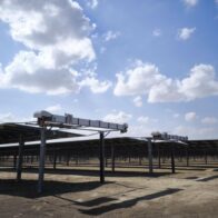 Casi 4 millones de paneles y robots para limpiar: así es la mayor planta solar del mundo