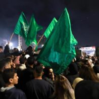 3 rehenes israelíes y 90 presos palestinos, libres en primer día de alto el fuego en Gaza