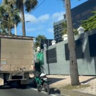 Vehículos pesados circulan a gran velocidad por Malecón antes de la restricción por Día de la Altagracia