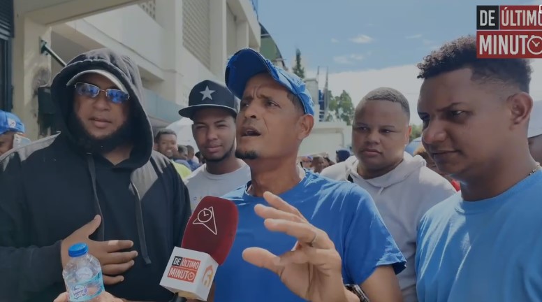 Fanáticos denuncian mafia en la boletería del Quisqueya