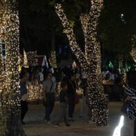 Decenas de familias continúan disfrutando de Villa Navidad