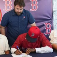 De lavar carros a pelotero profesional: Christopher Orlando Cordero firma contrato con los Boston Red Sox