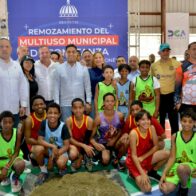El ministro Kelvin Cruz inicia remodelación del multiuso de Constanza