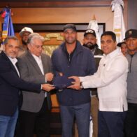 Kelvin Cruz exhorta al equipo dominicano defender la patria y traer corona de la Serie del Caribe
