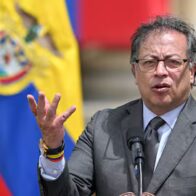 Petro ofrece el avión presidencial para retorno de migrantes de EEUU y convoca a la Celac