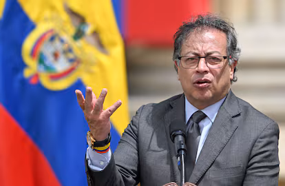Petro ofrece el avión presidencial para retorno de migrantes de EEUU y convoca a la Celac