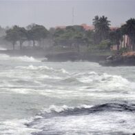 Se mantienen alertas meteorológicas y las recomendaciones marítimas por oleaje peligroso