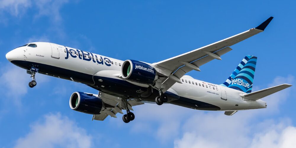 EE.UU. multa con dos millones de dólares a JetBlue por los retrasos crónicos de sus vuelos