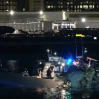 Rescatistas aún buscan a 14 desaparecidos del accidente aéreo en Washington