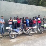 Apresan 24 nacionales haitianos sin documentos que eran trasladados en un camión