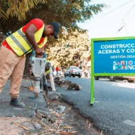 Alcaldía del Distrito Nacional dice construye aceras y contenes en Villa Consuelo
