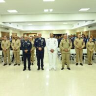 Ministro de Defensa encabeza graduación múltiple y condecoraciones al mérito en seguridad de la aviación civil en el CESAC