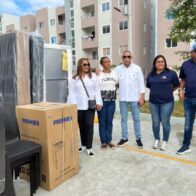 “Hoy es un día para celebrar”, así se expresó el senador Franklin Romero en la entrega de enseres en el residencial Santa Ana