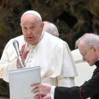 El papa explica que llamó a la parroquia de Gaza y están "contentos" tras la tregua
