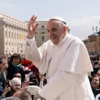 El papa promueve una cumbre internacional para ayudar a proteger a los niños