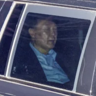 Yoon se niega a declarar en la segunda jornada bajo detención