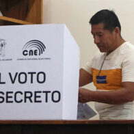 Noboa espera que se prohíba votar con el celular en mano en la segunda vuelta en Ecuador