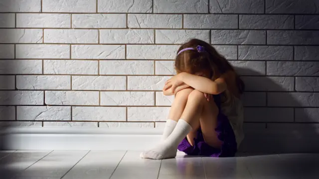 Dictan 20 años de cárcel a hombre que violó y embarazó su hijastra