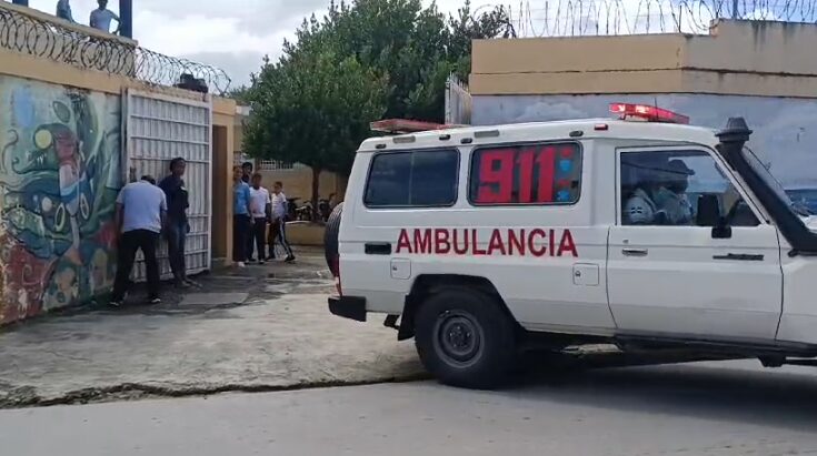 Padres de estudiante que convulsionó tras pelea se querella contra centro escolar