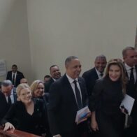 Carolina Mejía junto a su equipo.