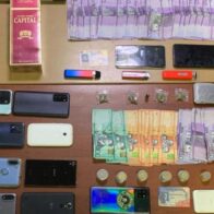 PN y MP decomisan celulares, arma de fuego ilegal, dinero, y drogas durante allanamientos en Santiago