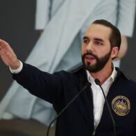 Bukele acusa a los periodistas y medios independientes de lavado