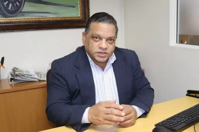 Mario Díaz Anuncia Candidatura independiente para el 2028