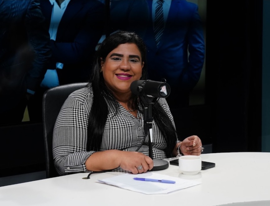 Carolina Abreu llama "trepadores políticos" a Roberto Salcedo y a Robertico