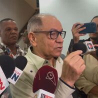 Sindicatos presionan por un aumento salarial del 30%