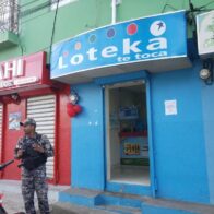 Desconocidos asaltan a banquera a punta de pistola y la despojan de más de 200 mil pesos en Santiago