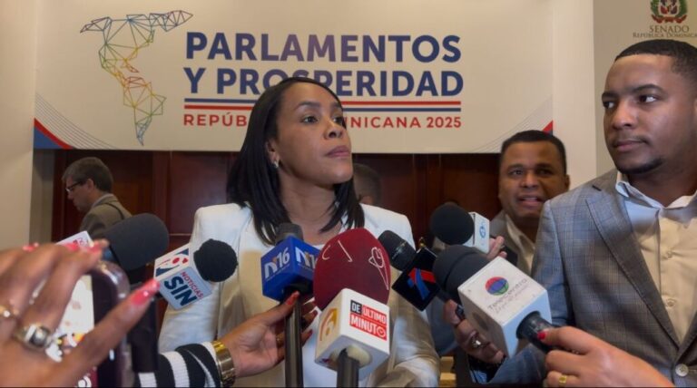 Diputada de ultramar aboga por plan para reinsertar a deportados a la sociedad