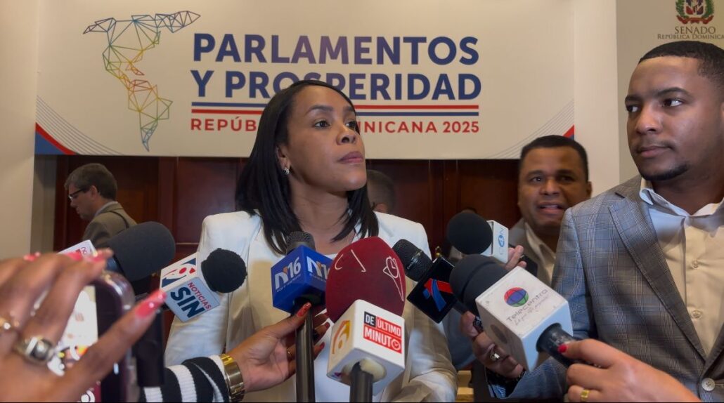 Diputada de ultramar aboga por plan para reinsertar a deportados a la sociedad