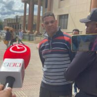 Tres meses de prisión preventiva para agente penitenciario acusado de asalto en Santiago