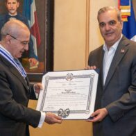 Abinader otorga la Orden al Mérito de Duarte, Sánchez y Mella al académico español Feliciano Barrios Pintado