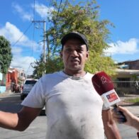 Residentes de la calle Esperanza en Herrera exigen solución tras 15 años sin agua potable