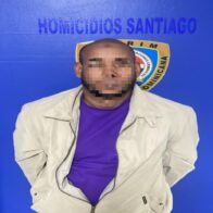 Capturan hombre condenado a 30 años de prisión que estaba fugitivo por la muerte de un adolescente en Santiago.