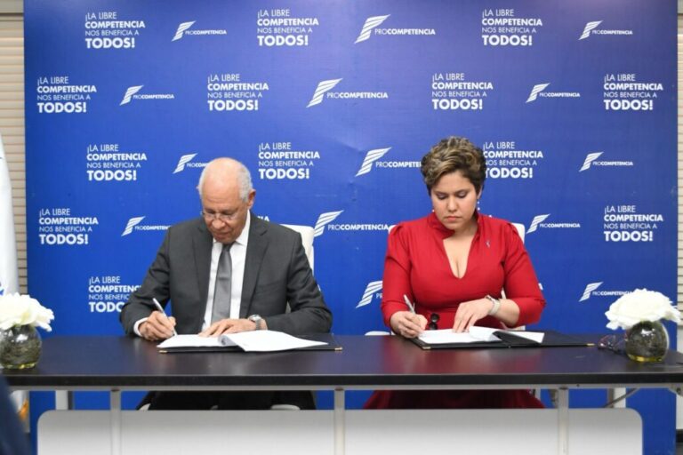 Pro-Competencia y el ITSC firman acuerdo para fomentar competencia entre profesionales del instituto