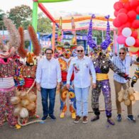 Santiago celebra por todo lo alto tercer domingo de carnaval con apoyo masivo de turistas