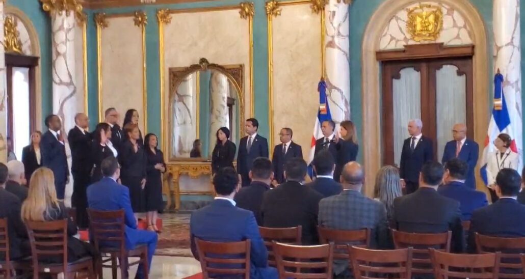 Juramentan a los siete nuevos procuradores adjuntos
