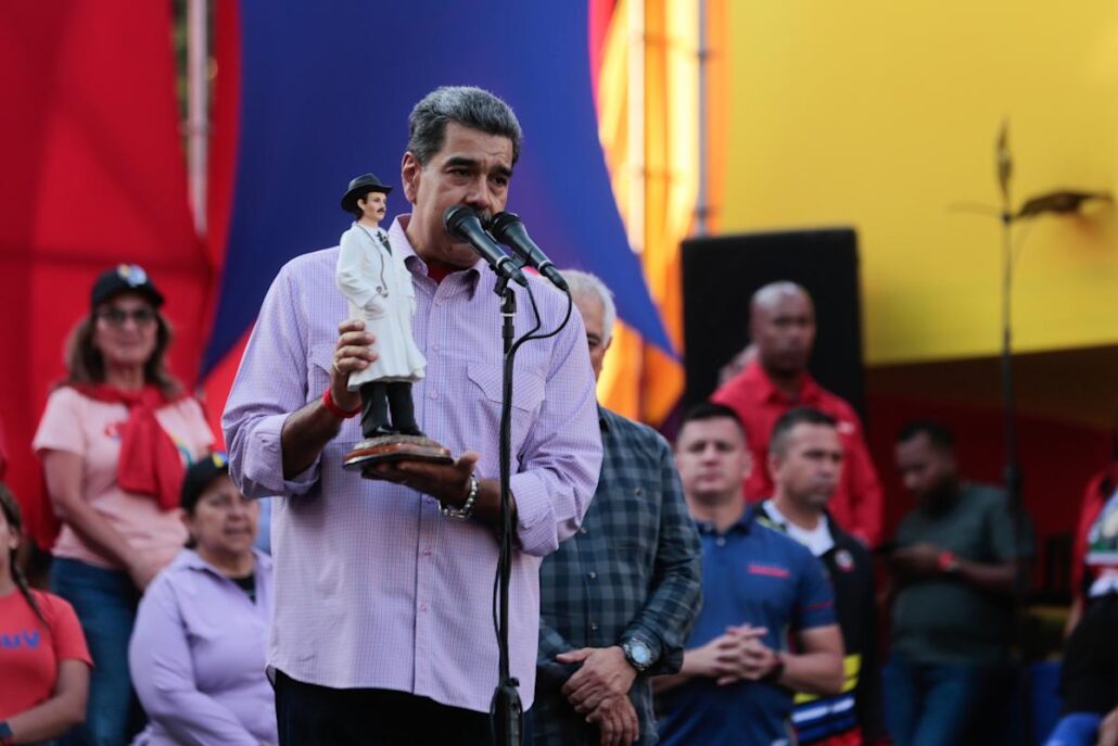Maduro dice que tomarán medidas para detener "acción ilegal" de Guyana
