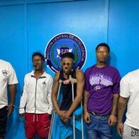 Autoridades realizan allanamientos en Santiago y decomisan drogas, armas y celulares