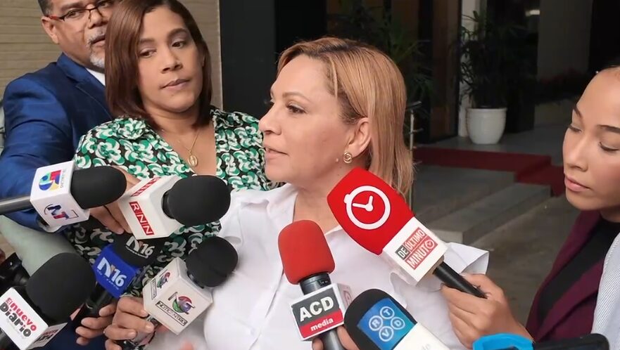 Diputada Soraya Suárez respalda el "sueño" presidencial de Raquel Peña