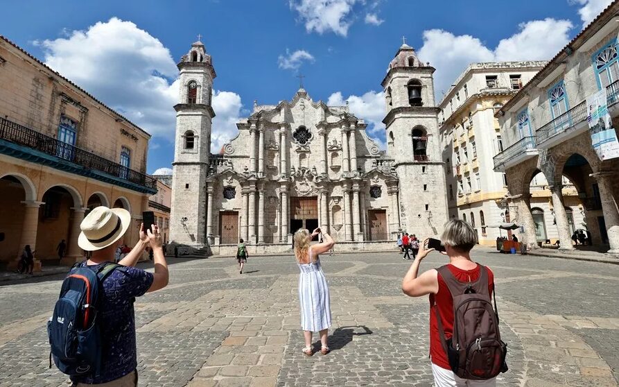 Cuba invirtió en 2024 mucho más en turismo y hostelería que en educación y sanidad