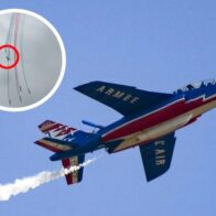 Dos Alpha Jet de la "Patrouille de France" se estrellan en el aire durante un ensayo