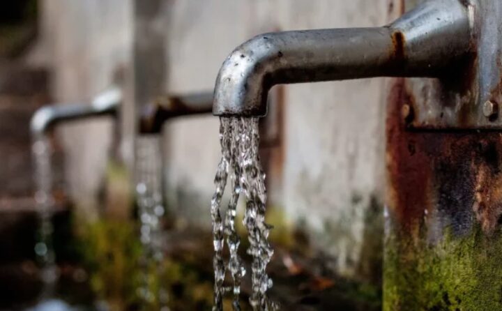 Ecuador tiene un consumo de agua superior al promedio recomendado por la OMS