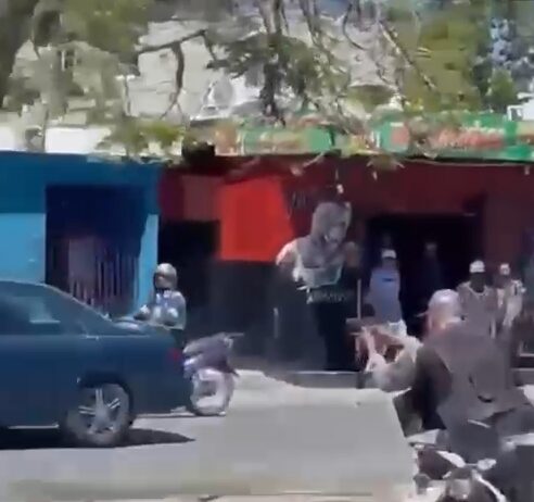 Agente de la Policía dispara contra un grupo de personas en Santiago
