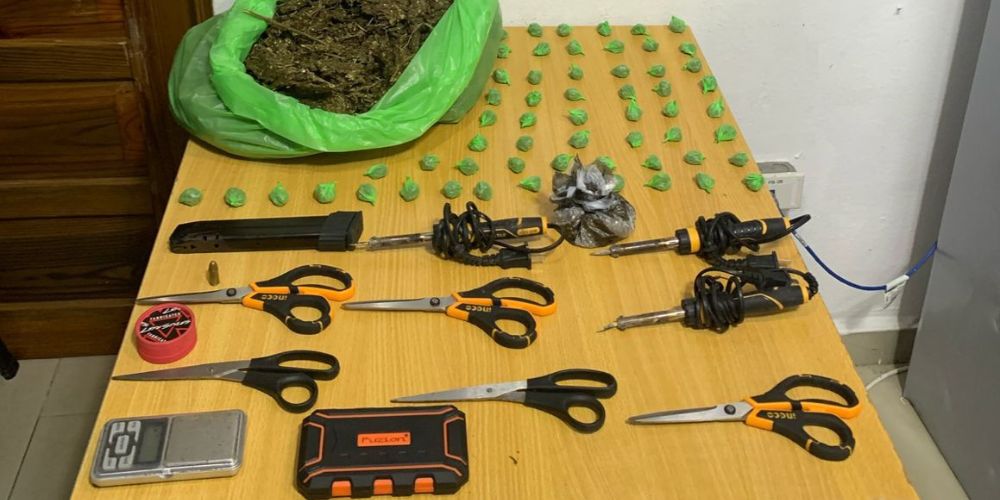 Policía y MP desarticulan red delictiva e incautan drogas, armas y equipos policiales en La Romana